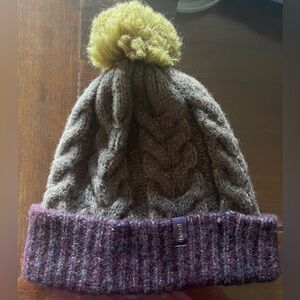 Pistil tri-color cable knit winter beanie with pom pom